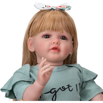 Var stāvēt simulācijas bērnu meitene cute baby spēlēt māja rotaļlietu apģērba modelis